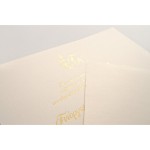 Προσκλητήριο με μεταλλιζέ υπόλευκη εκτύπωση και χρυσοτυπία