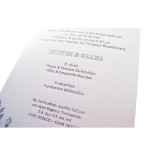 Υπόλευκη Πρόσκληση Γάμου με Vintage Λουλούδι