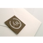 Πρόσκληση Γάμου με Μονογράμματα και Στεφάνι