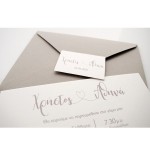 Υπόλευκο Προσκλητήριο Γάμου με Καρδιά